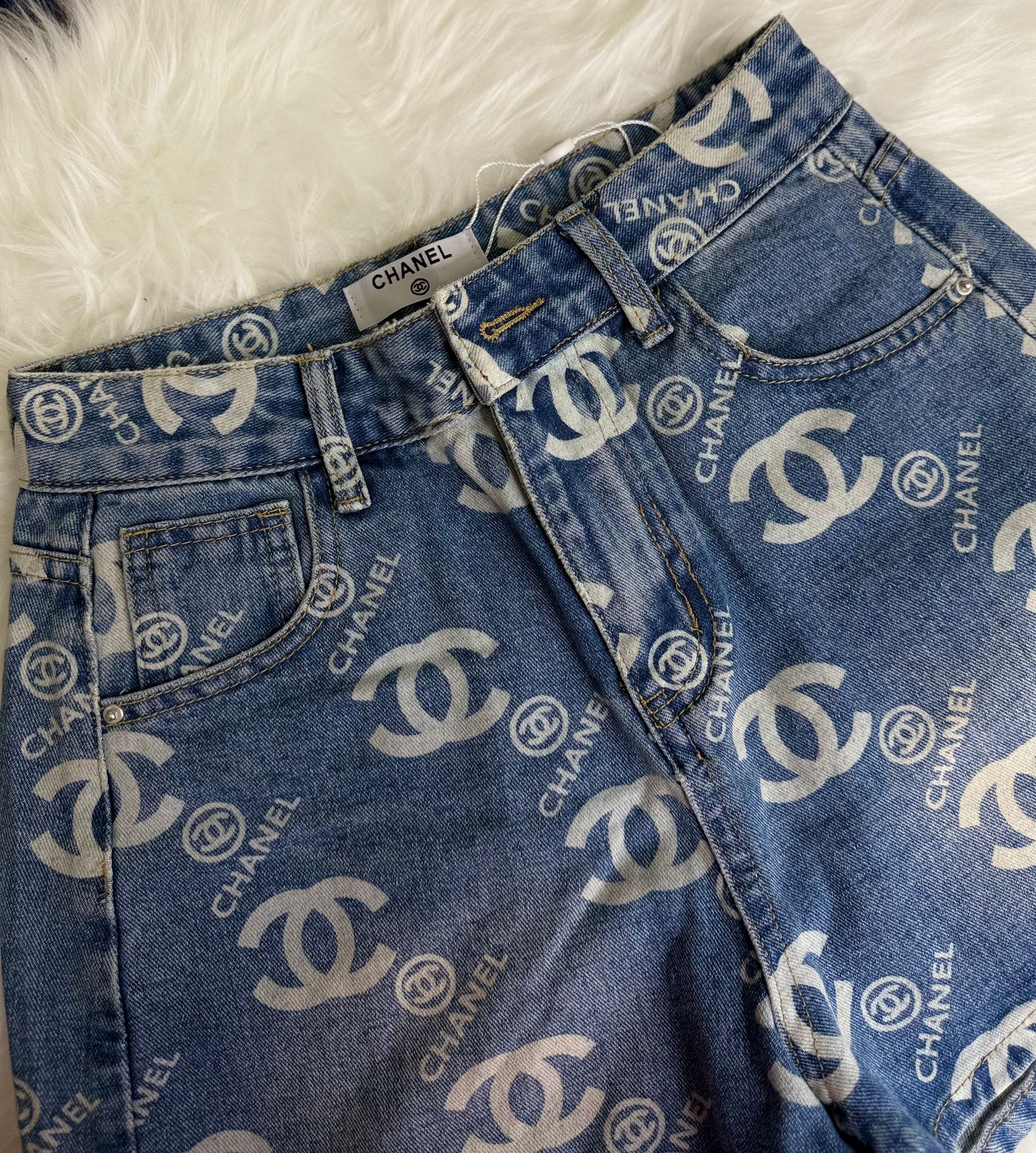 Mezclilla Chanel shorts