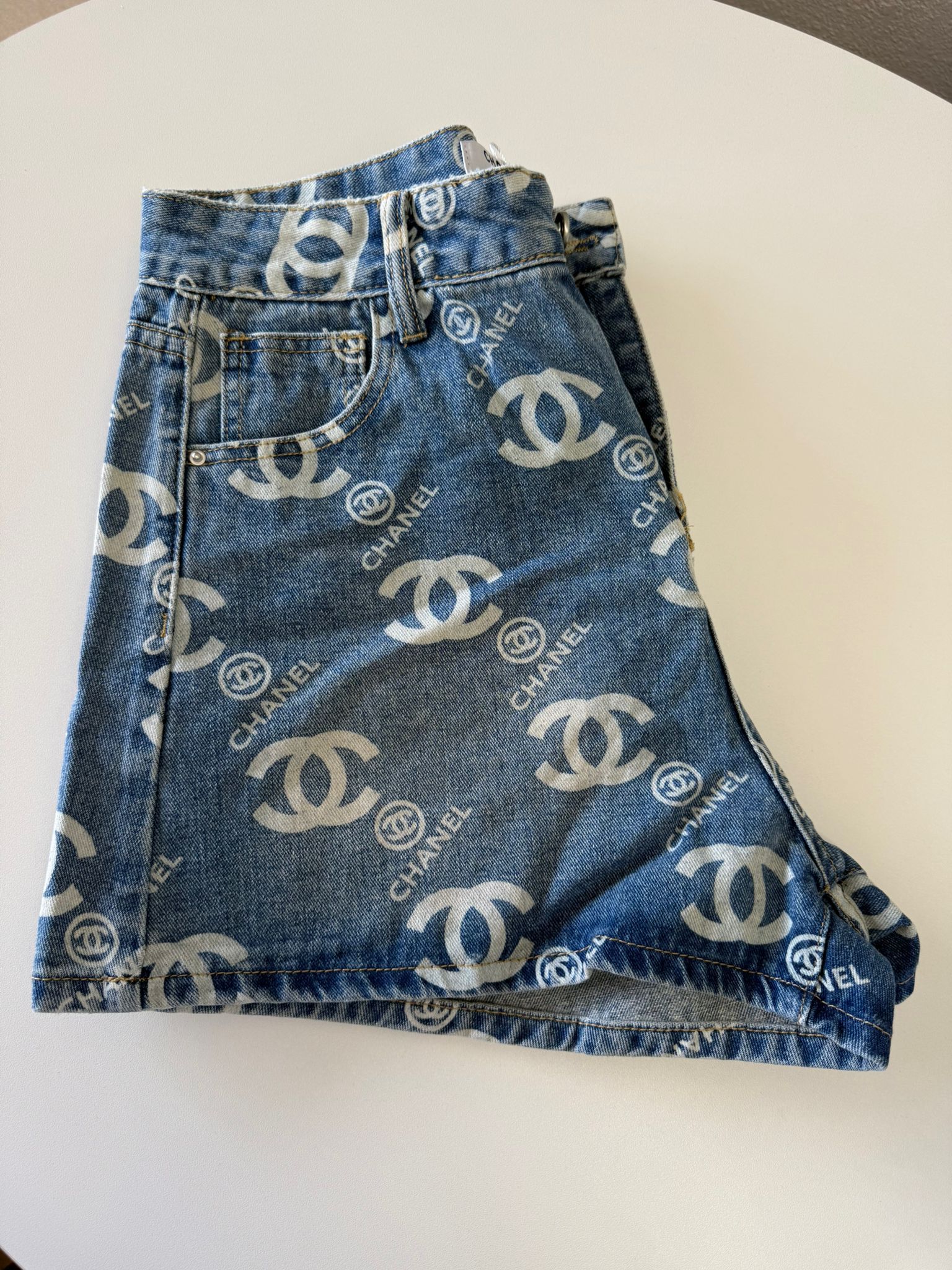Mezclilla Chanel shorts