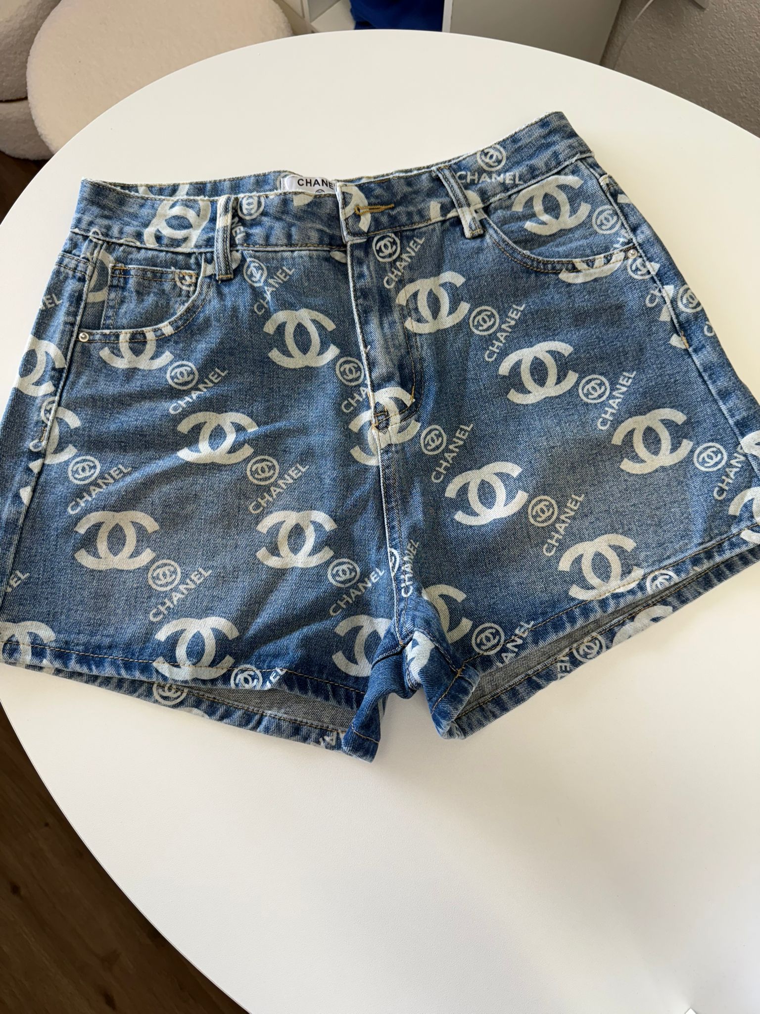 Mezclilla Chanel shorts